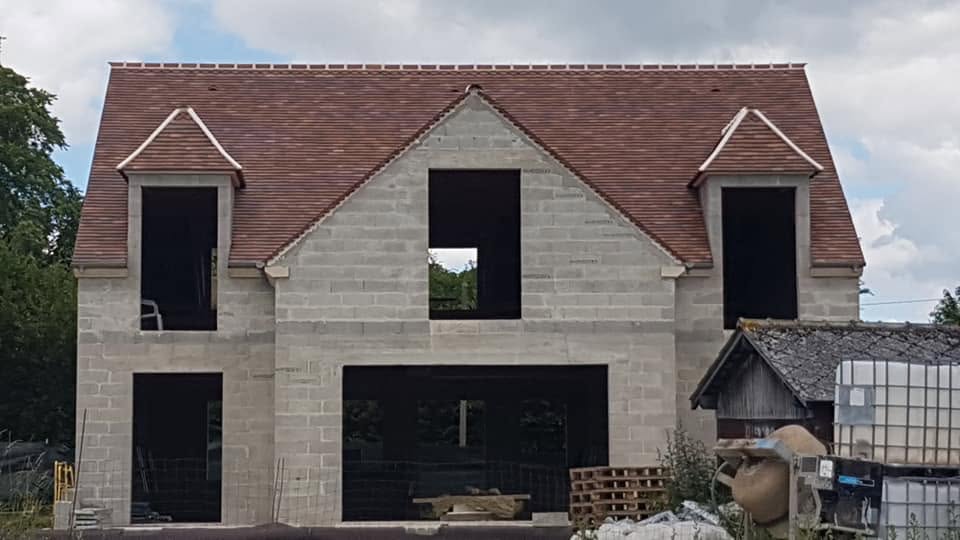 Maison neuve à deux versants